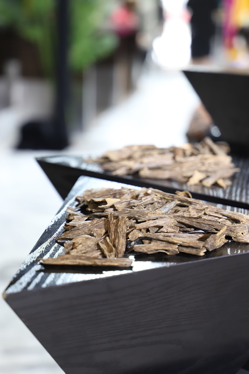 Oud Wood - عود