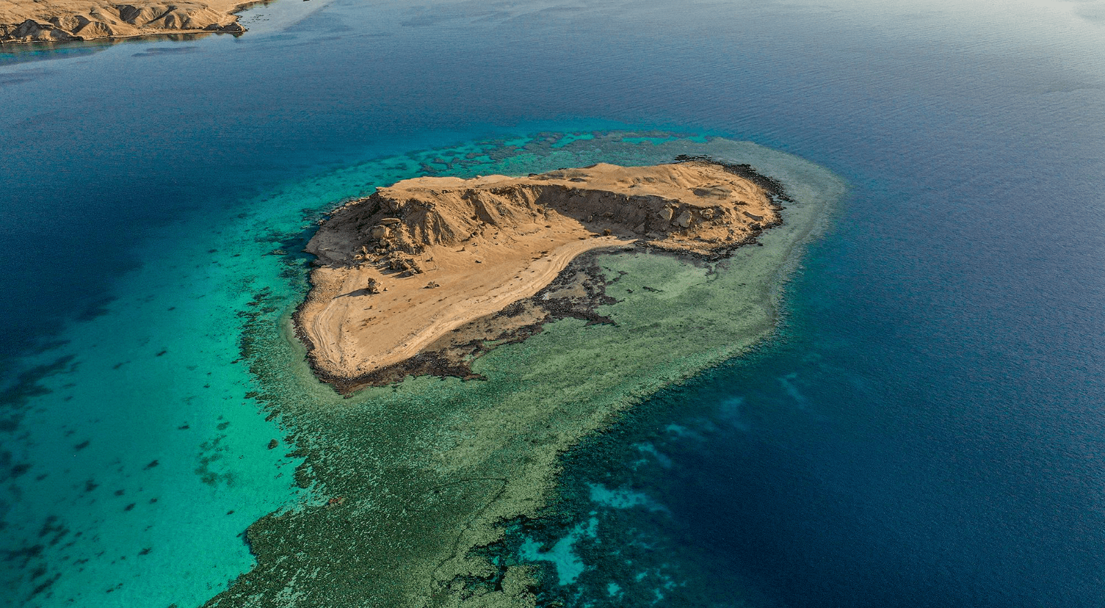 Haql Islands Saudi Arabia beaches with shipwreck and white sand.