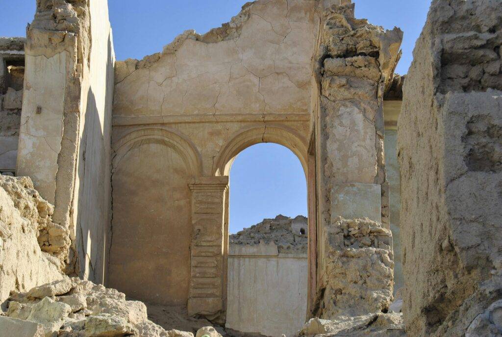 Crumbling ancient ruins with arches in Al-Ahsa Oasis, reflecting historic architecture.
